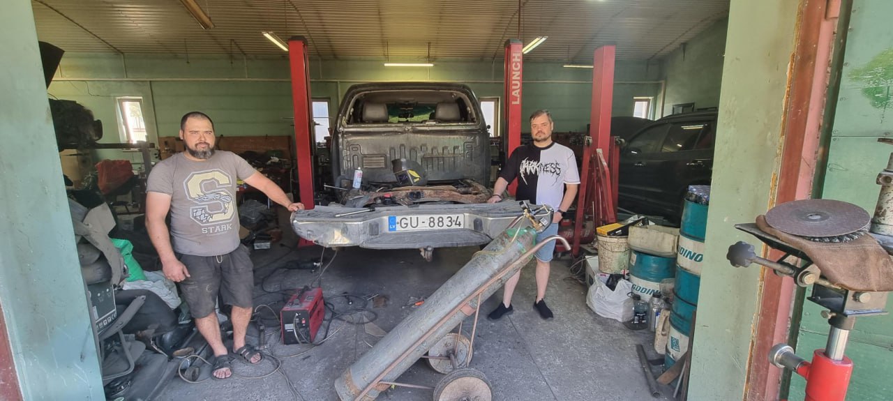  <i class="fa-solid fa-magnifying-glass-plus"></i>